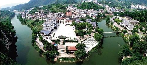 加快培育特色小鎮(zhèn)，著力搭建發(fā)展平臺(tái)